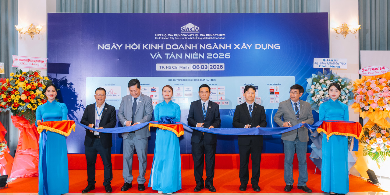 Ban chấp hành SACA nhiệm kỳ 2026 cắt băng khánh thành sự kiện Ngày hội Kinh doanh Ngành Xây dựng và Tân niên 2026