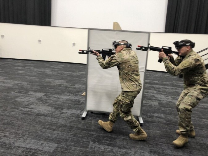 Binh lính Mỹ thử nghiệm tác chiến với kính HoloLens 2